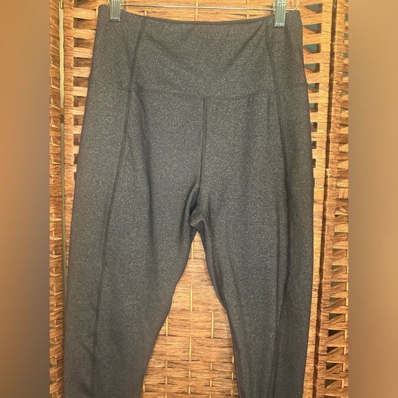 Marika Other - Marika Mid Calf Capri Leggings Tummy Control Medium  Black Speckled